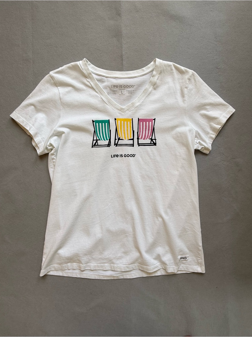 Life Is Good Beach Chairs Women’s V-Neck Crusher Tee - Size L